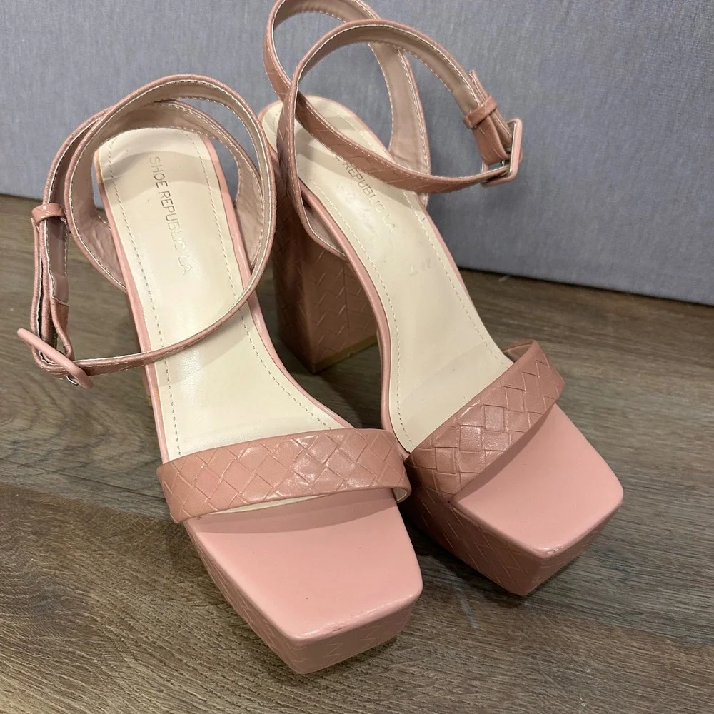 Shoe Republic Pink Square‎ Toe Platform Chunky Block Heel Sandals Size 8.5